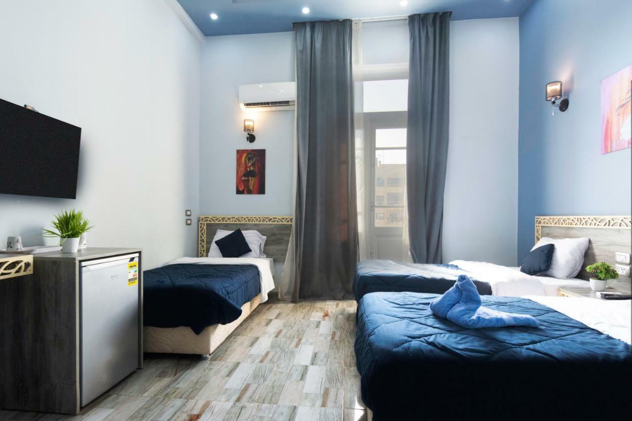 Australian Deluxe Hostel *